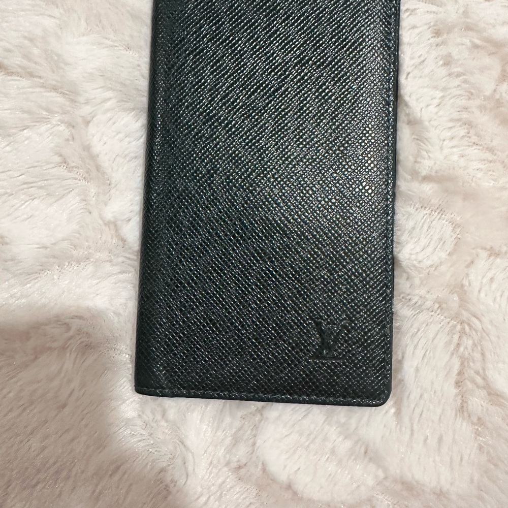 Louis Vuitton Tiaga leather Wallet - Picture 2 of 8